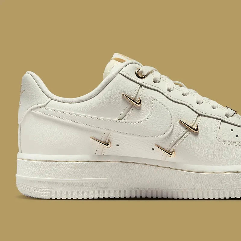 Nike Af1 whit mini gold swooshes '